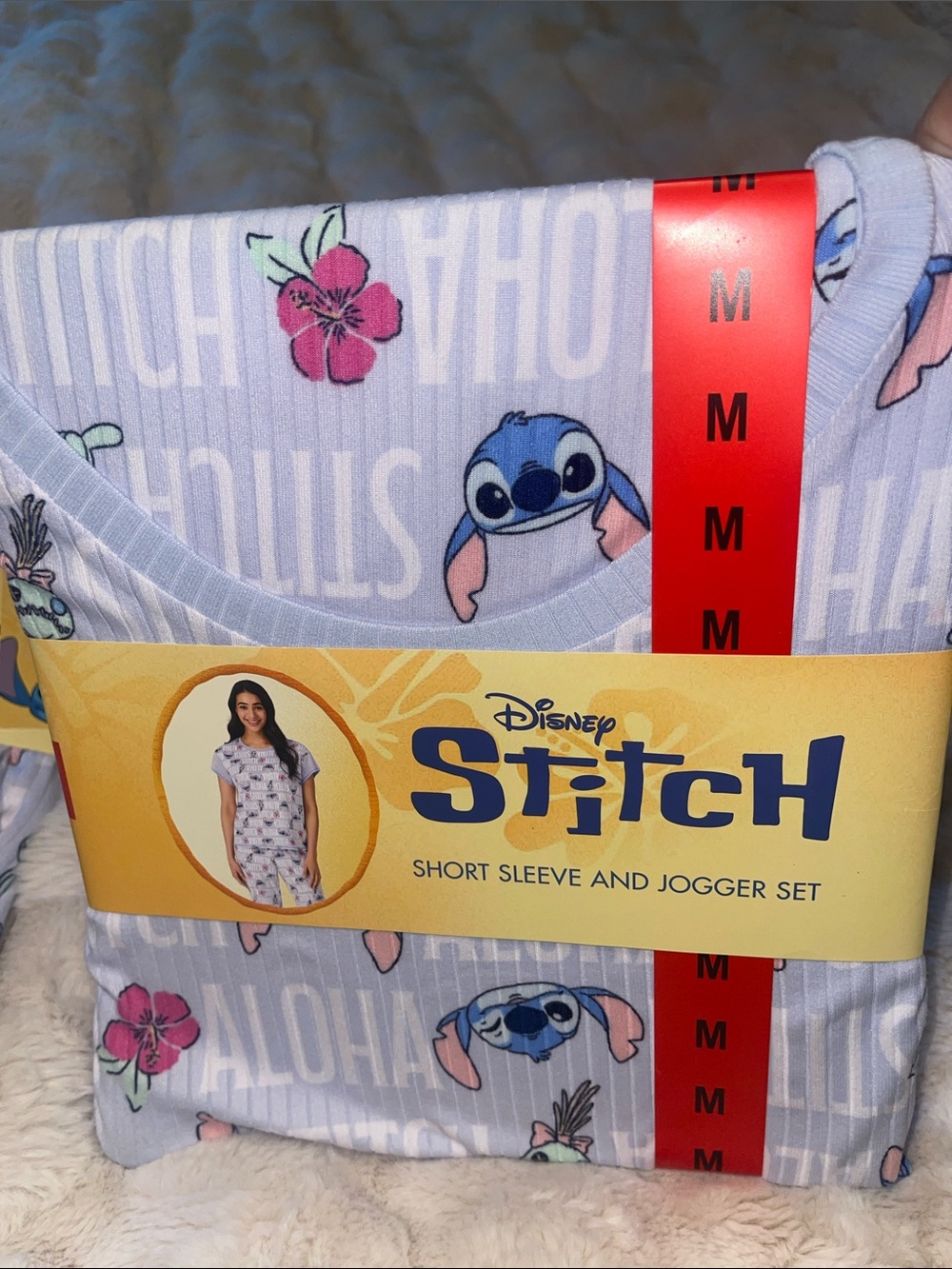 ❤️NEW!!!❤️ Disney Stitch Light Blue Floral Aloha Short Sleeve & Jogger Set - Picture 4 of 5